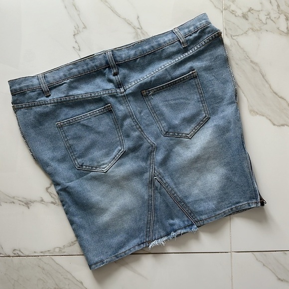 DENIM TOP NWOT Size Medium - Picture 4 of 7